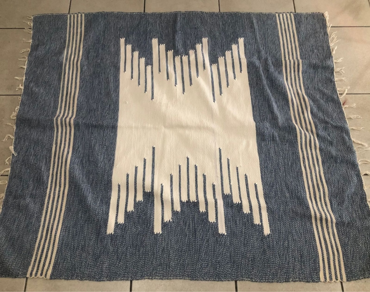Tapete Comum Azul Com Branco  - Michelle Almeida Festas 