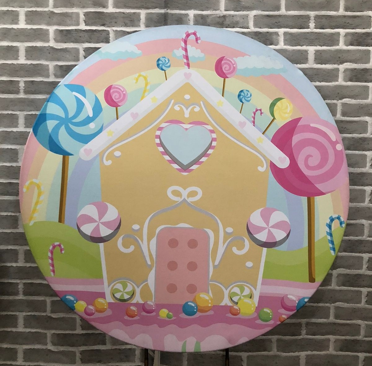 Painel Redondo Casinha de Doces Tecido - Michelle Almeida Festas 