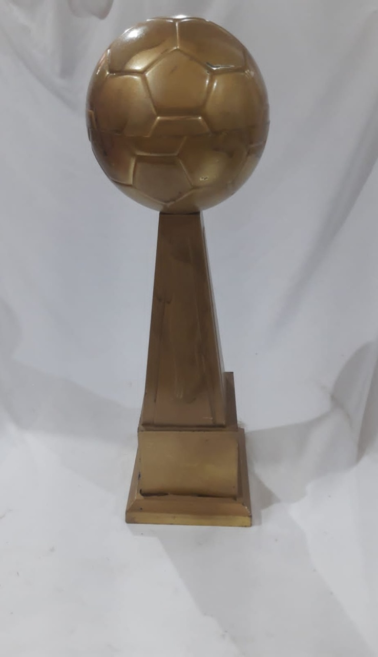 Acessório Troféu Bola  Dourado  - Michelle Almeida Festas 
