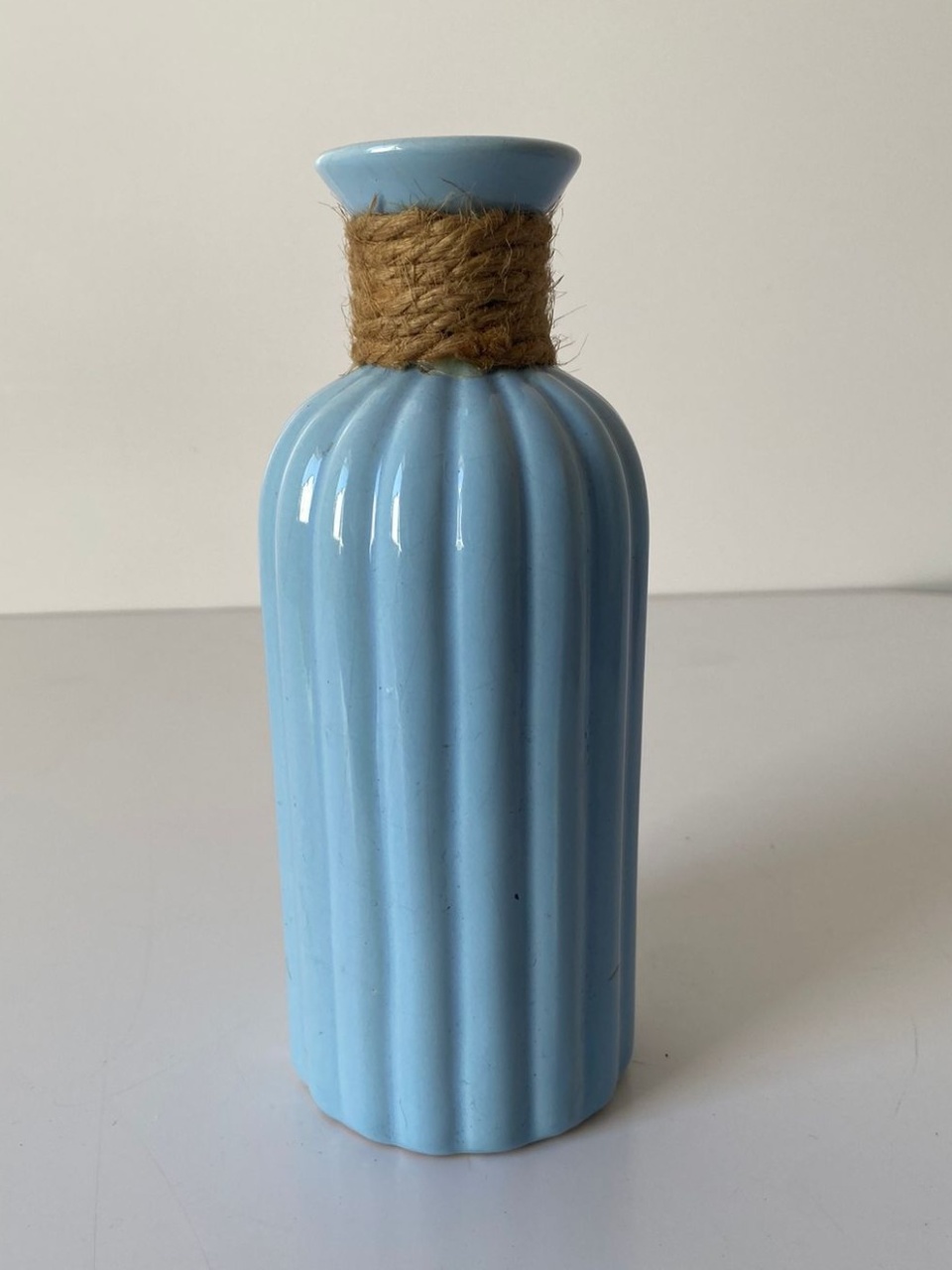 Vaso Garrafa Frisado C/ Detalhe de Sisal  Az Cl 5X20Cm - Beck Decorações