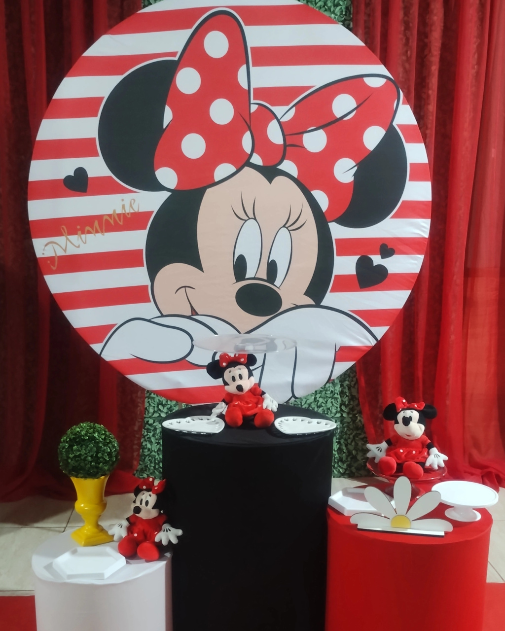 Minnie Vermelha Só Um Bolinho - @nossoquintalfesta 