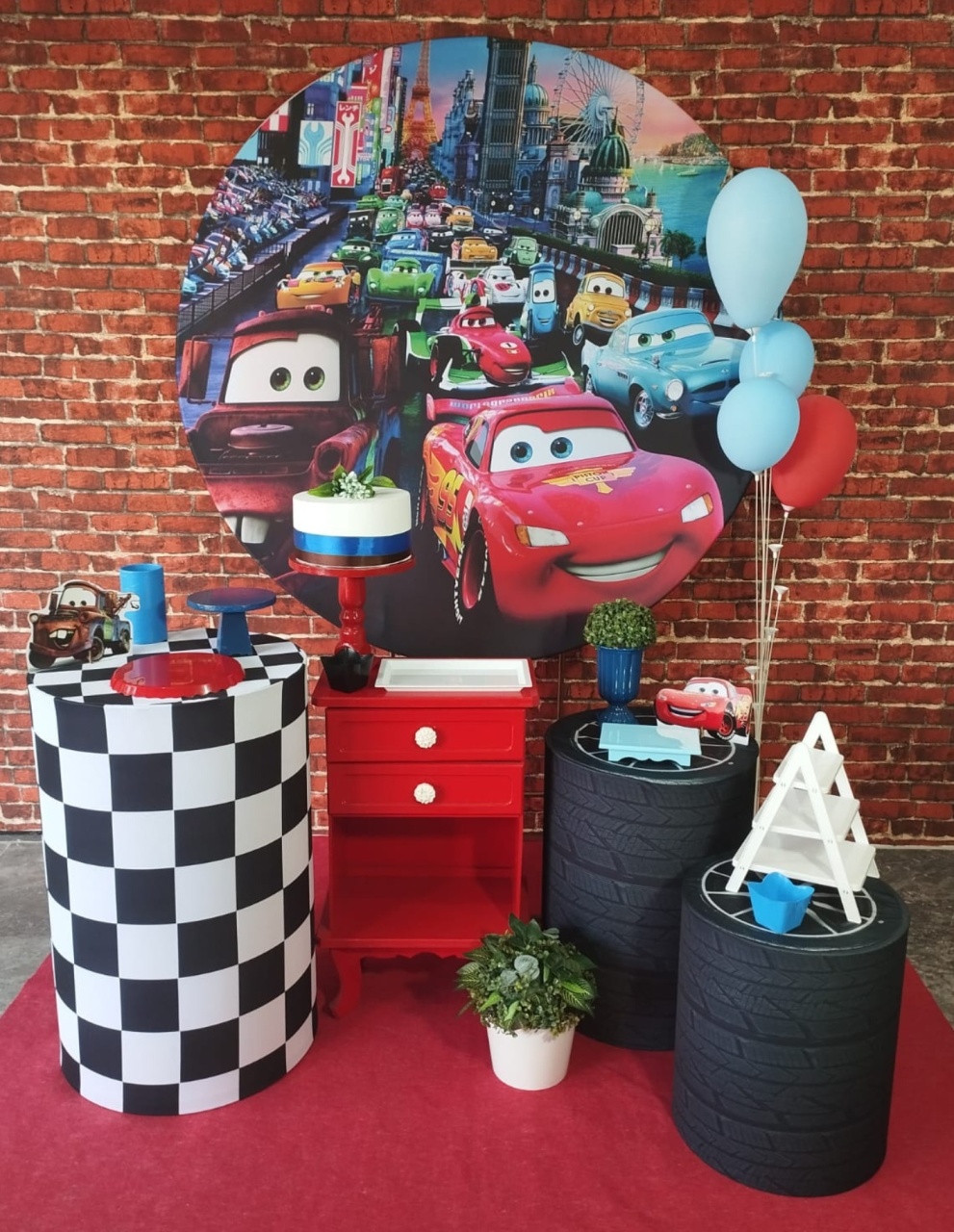 Alugar Tema Para Decoração de Festa Carros 1 (Modelo 2) - Majas Pegue e Monte