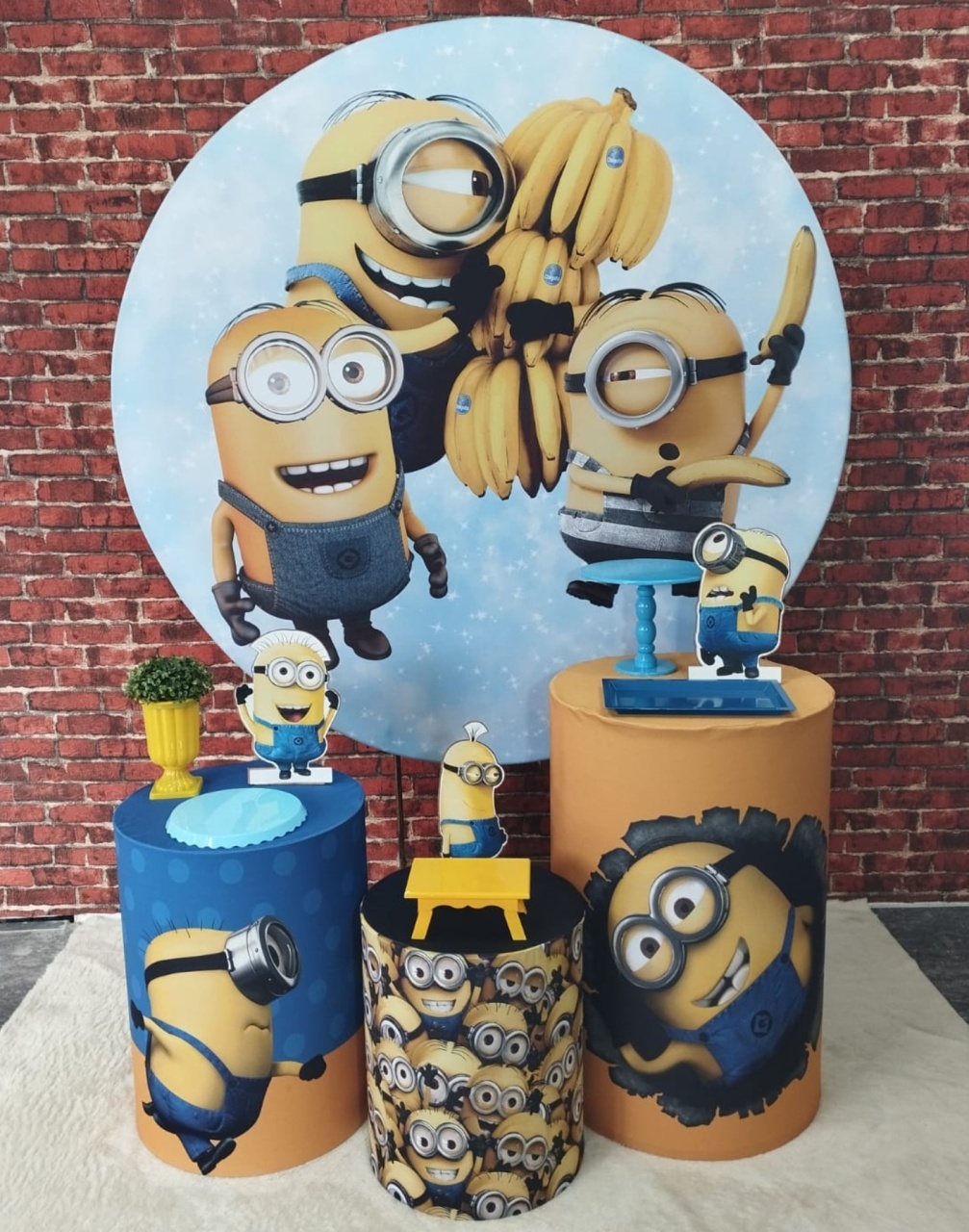 Alugar Tema Para Decoração de Festa Minions (Modelo 1) - Majas Pegue e Monte