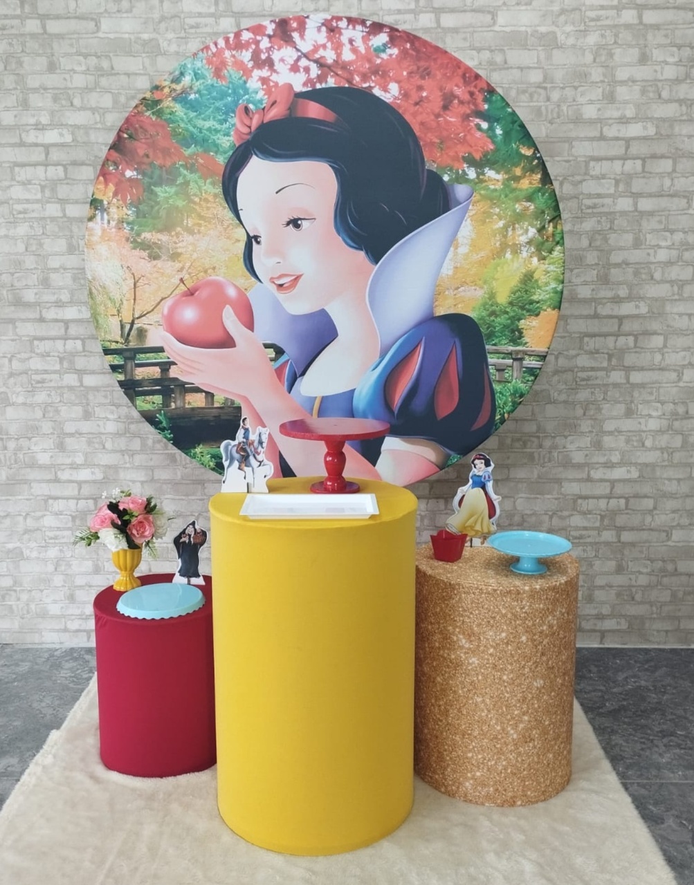 Alugar Tema Para Decoração de Festa Branca de Neve 1 (Modelo 1) - Majas Pegue e Monte