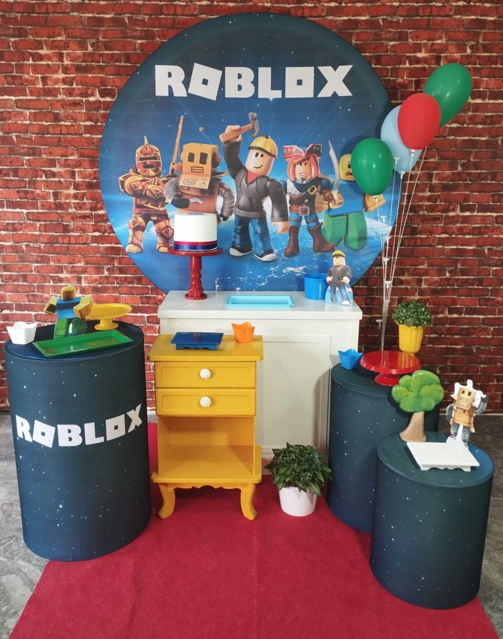 Alugar Tema Para Decoração de Festa Roblox (Modelo 3) - Majas Pegue e Monte