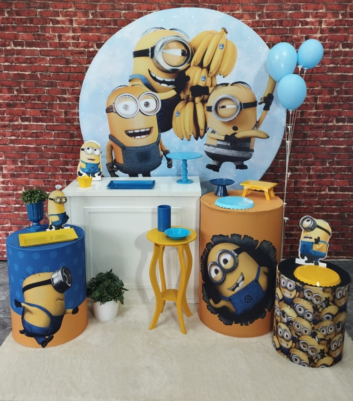Alugar Tema Para Decoração de Festa Minions (Modelo 3) - Majas Pegue e Monte