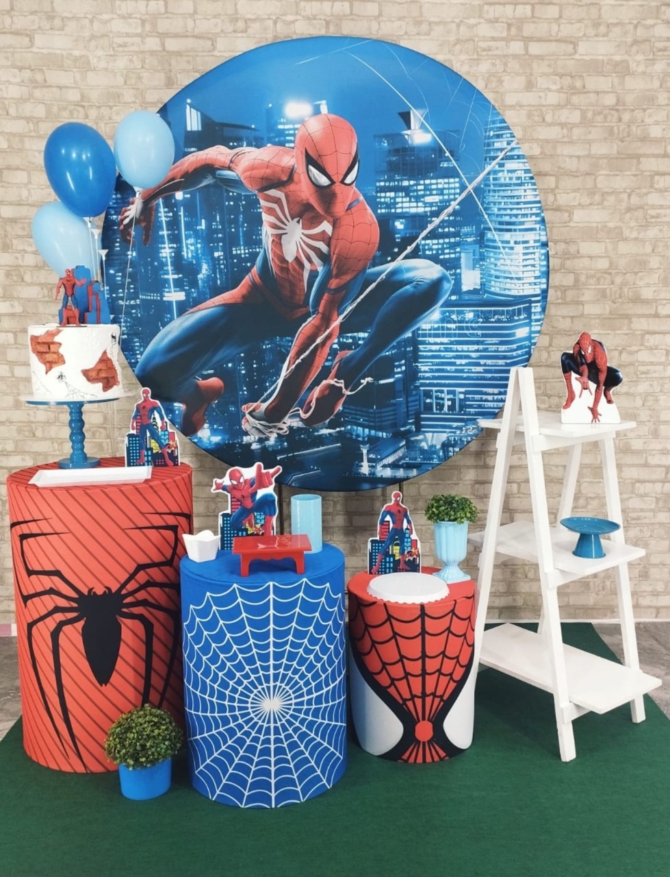 Alugar Tema Para Decoração de Festa Homem Aranha (Modelo 2) - Majas Pegue e Monte