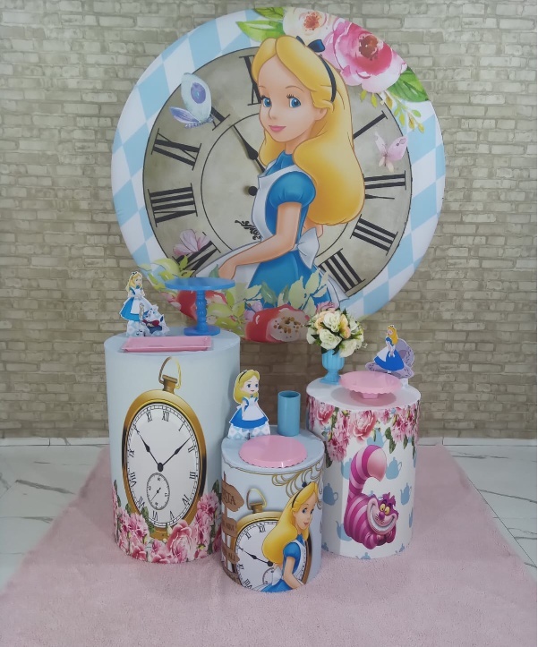 Aluguel de Tema Para Decoração de Festa Alice No País das Maravilhas (Modelo 1) - Majas Pegue e Monte