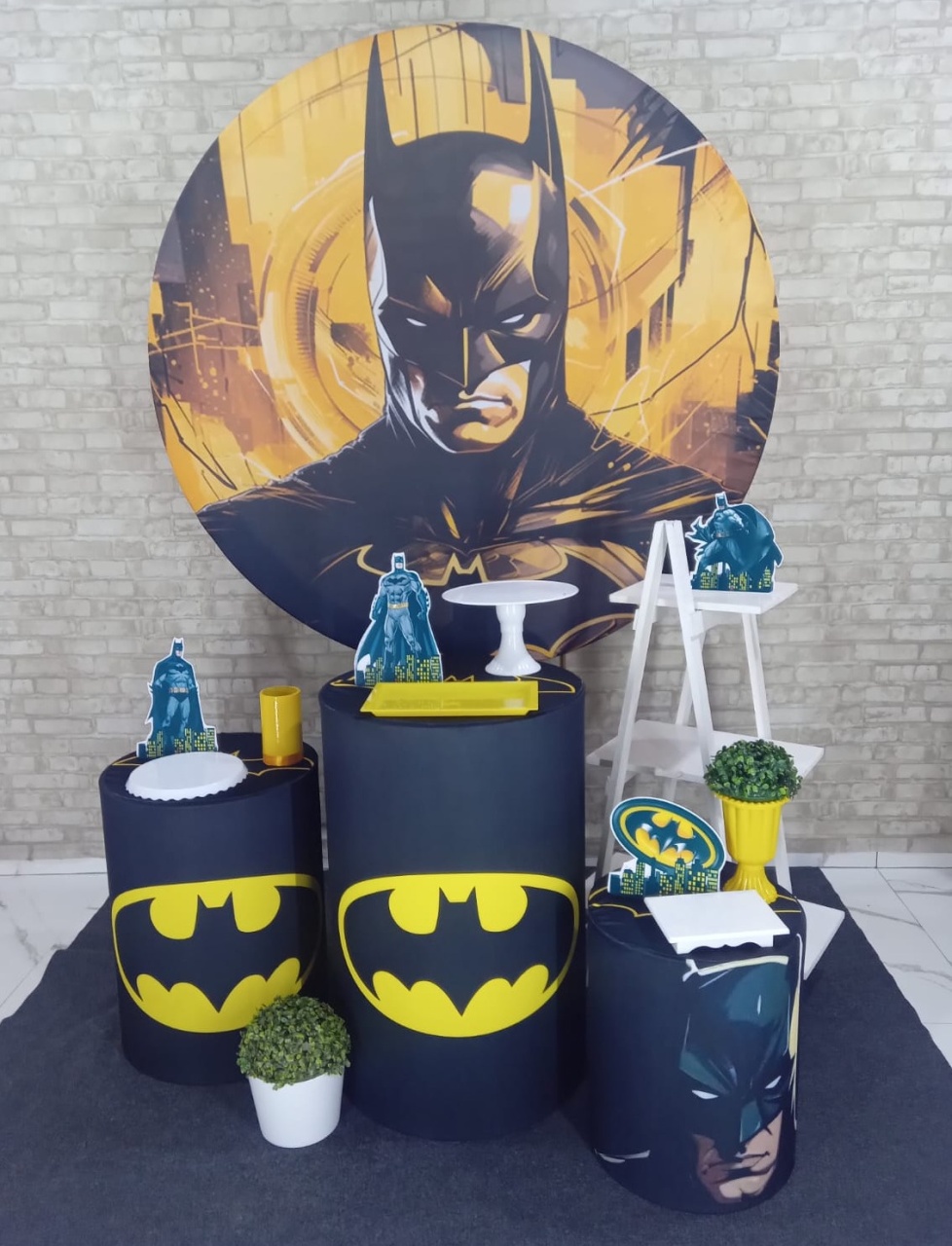 Alugue Tema Para Decoração de Festa Batman (Modelo 2) - Majas Pegue e Monte