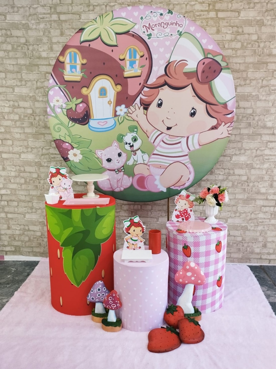 Alugar Tema Para Decoração de Festa Moranguinho Baby (Modelo 1) - Majas Pegue e Monte