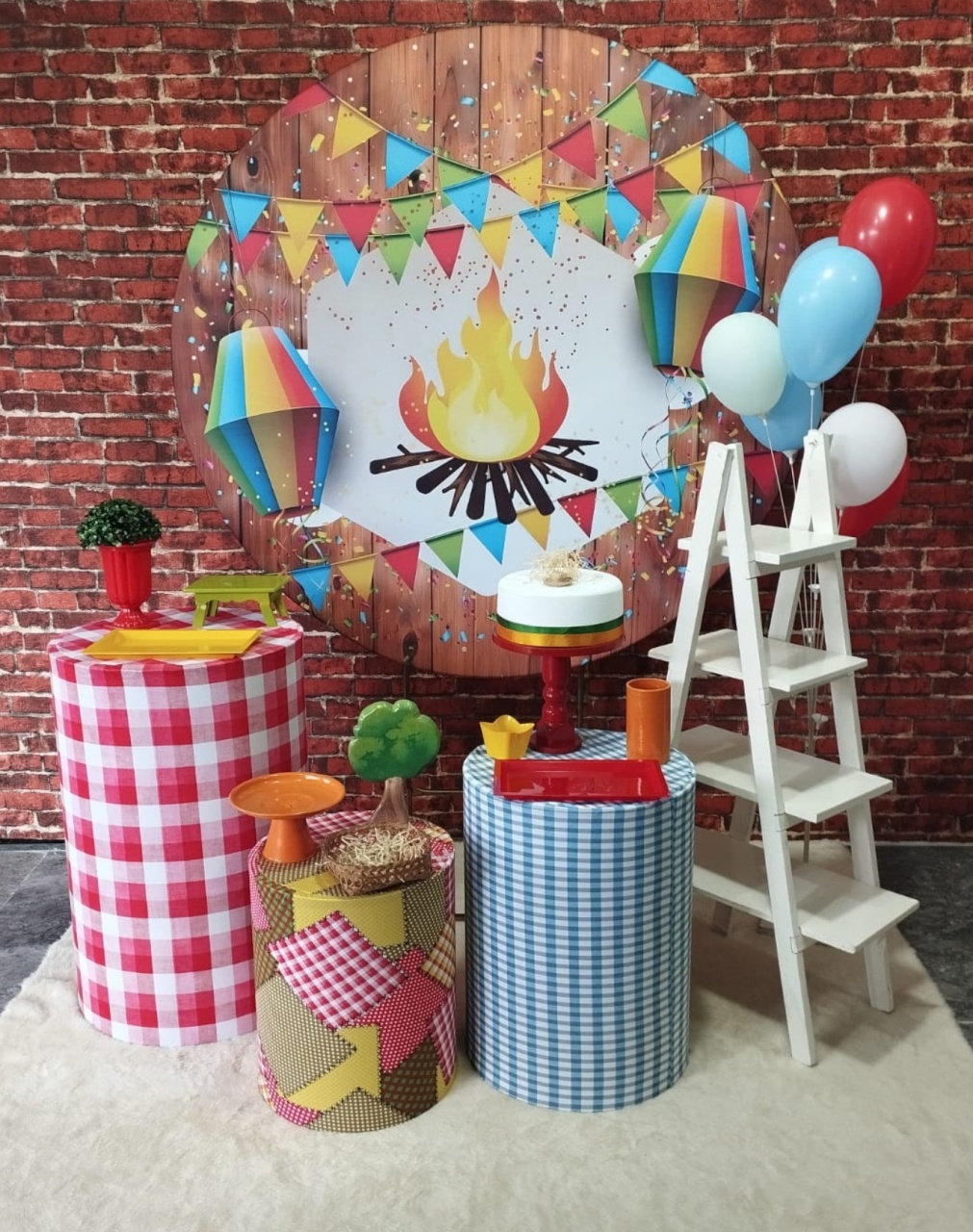 Alugar Tema Para Decoração de Festa Junina Arraial (Modelo 2) - Majas Pegue e Monte