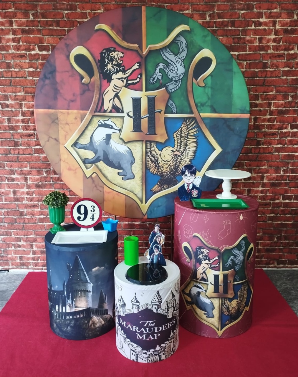 Alugar Tema Para Decoração de Festa Harry Potter (Modelo 1) - Majas Pegue e Monte