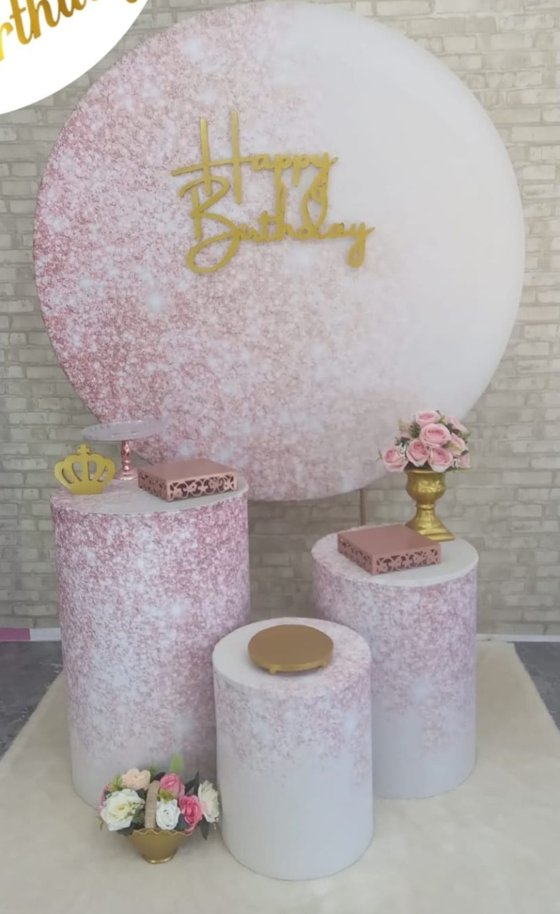 Alugue Tema Para Decoração de Festa Rosa Com Dourado (Modelo 1) - Majas Pegue e Monte