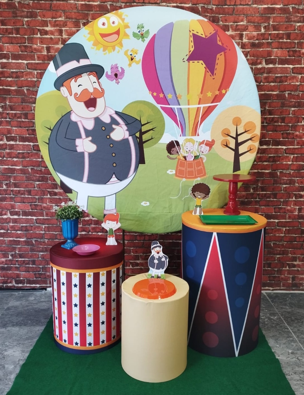 Alugar Tema Para Decoração de Festa Mundo Bita (Modelo 1) - Majas Pegue e Monte