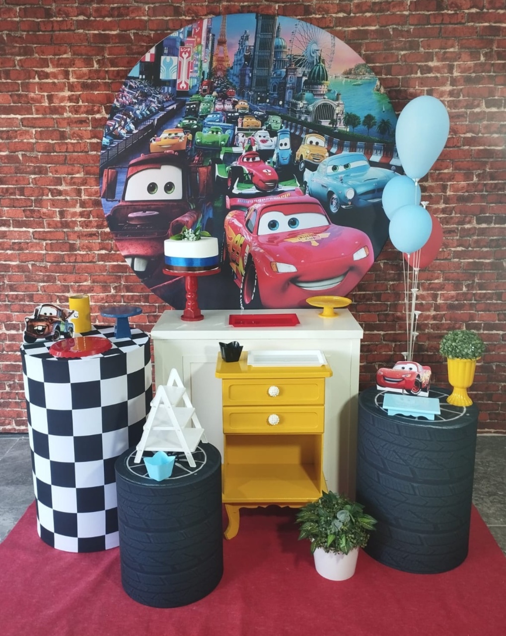 Alugar Tema Para Decoração de Festa Carros 1 (Modelo 3) - Majas Pegue e Monte