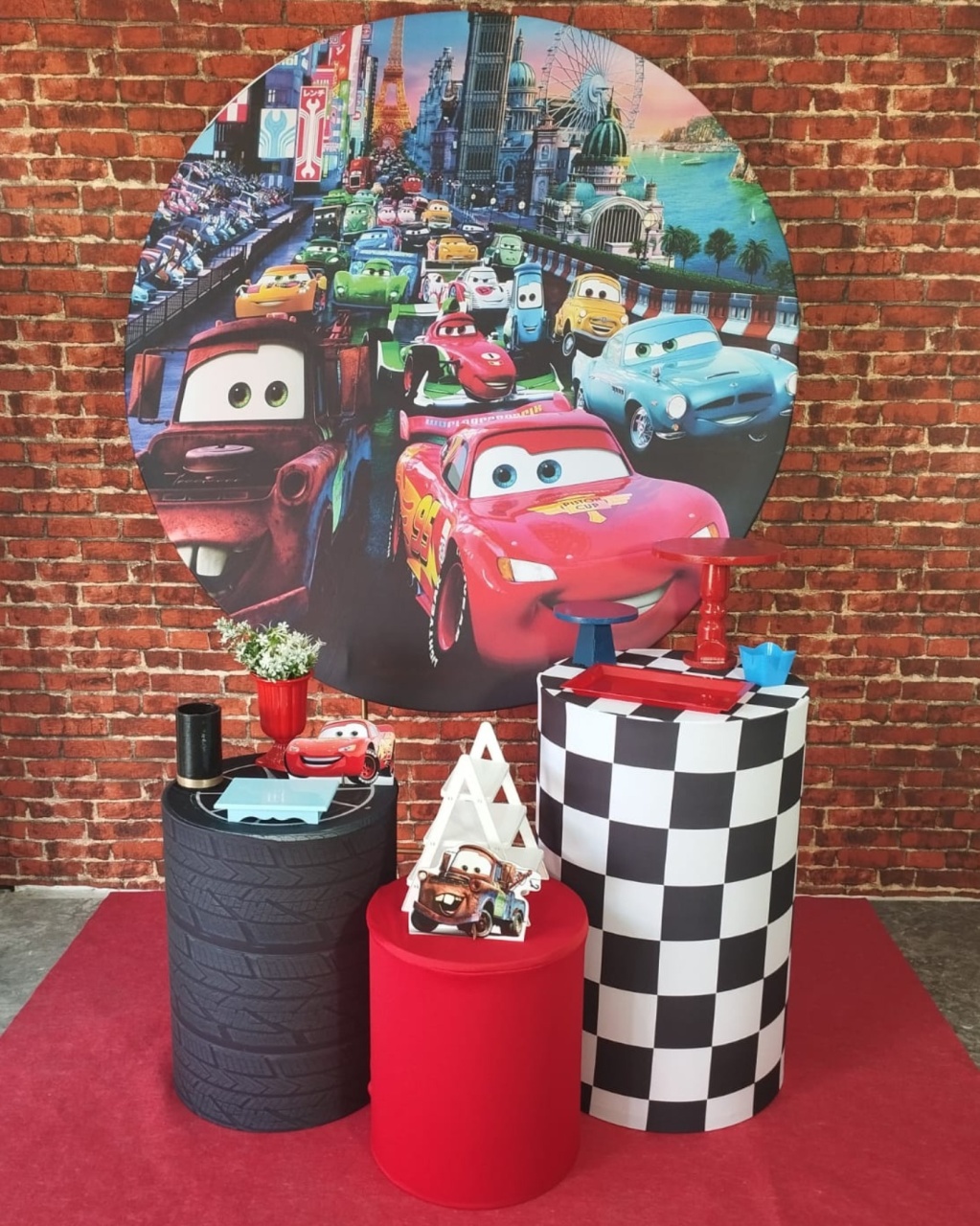 Alugar Tema Para Decoração de Festa Carros 1 (Modelo 1) - Majas Pegue e Monte