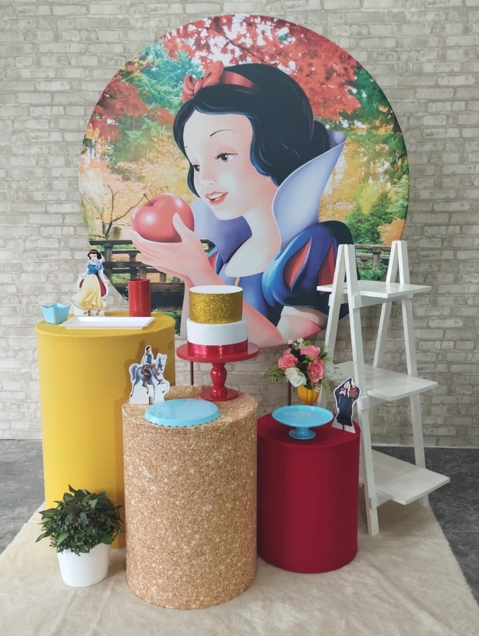 Alugar Tema Para Decoração de Festa Branca de Neve 1 (Modelo 2) - Majas Pegue e Monte