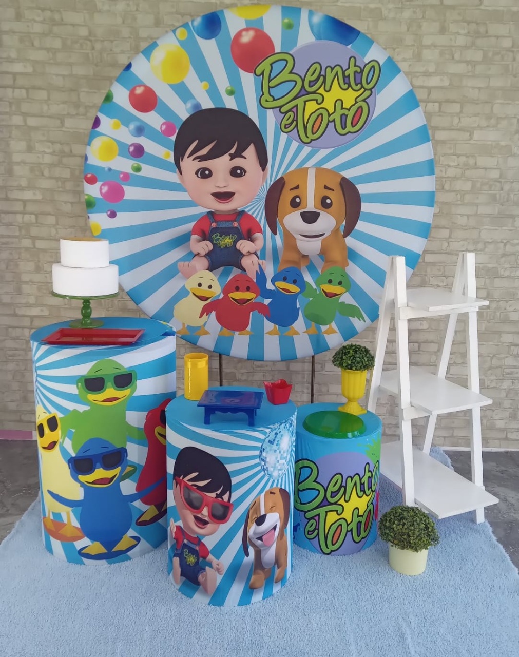 Alugue Tema Para Decoração de Festa Bento E Totó (Modelo 2) - Majas Pegue e Monte