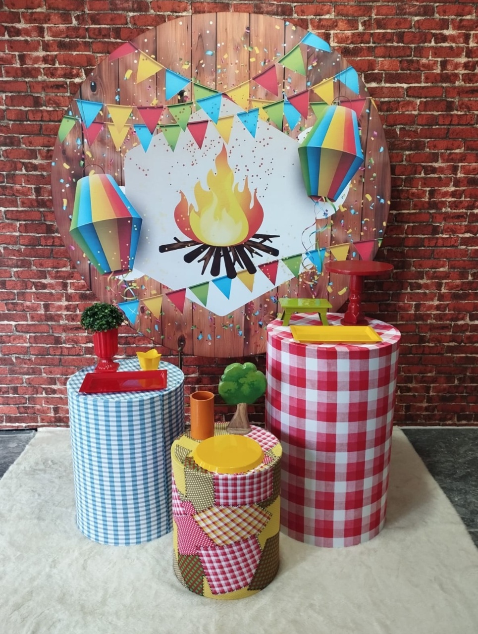 Alugar Tema Para Decoração de Festa Junina Arraial (Modelo 1) - Majas Pegue e Monte