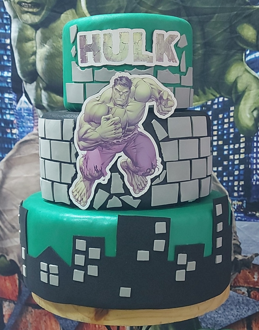Bolo Hulk - Maluhe decorações 