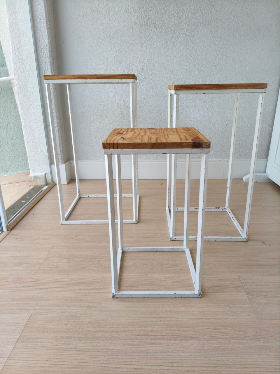 Trio de Mesas de Ferro Branco  - Maluhe decorações 