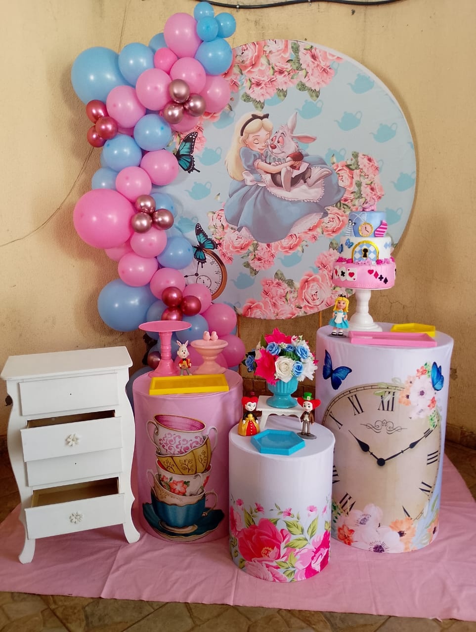 Alice No País das Maravilhas - Maluhe decorações 