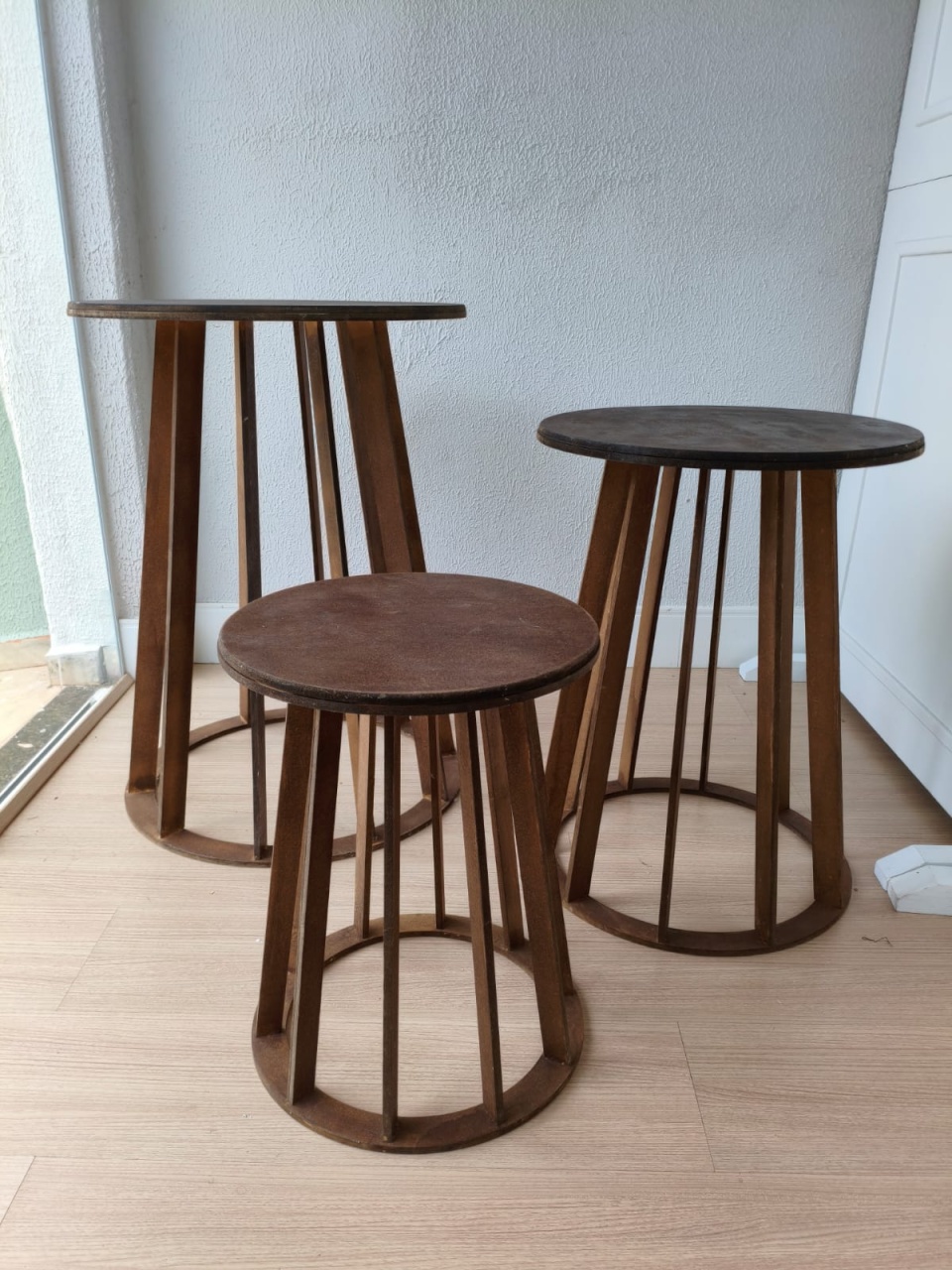 Trio de Mesas Mdf Escuro  - Maluhe decorações 
