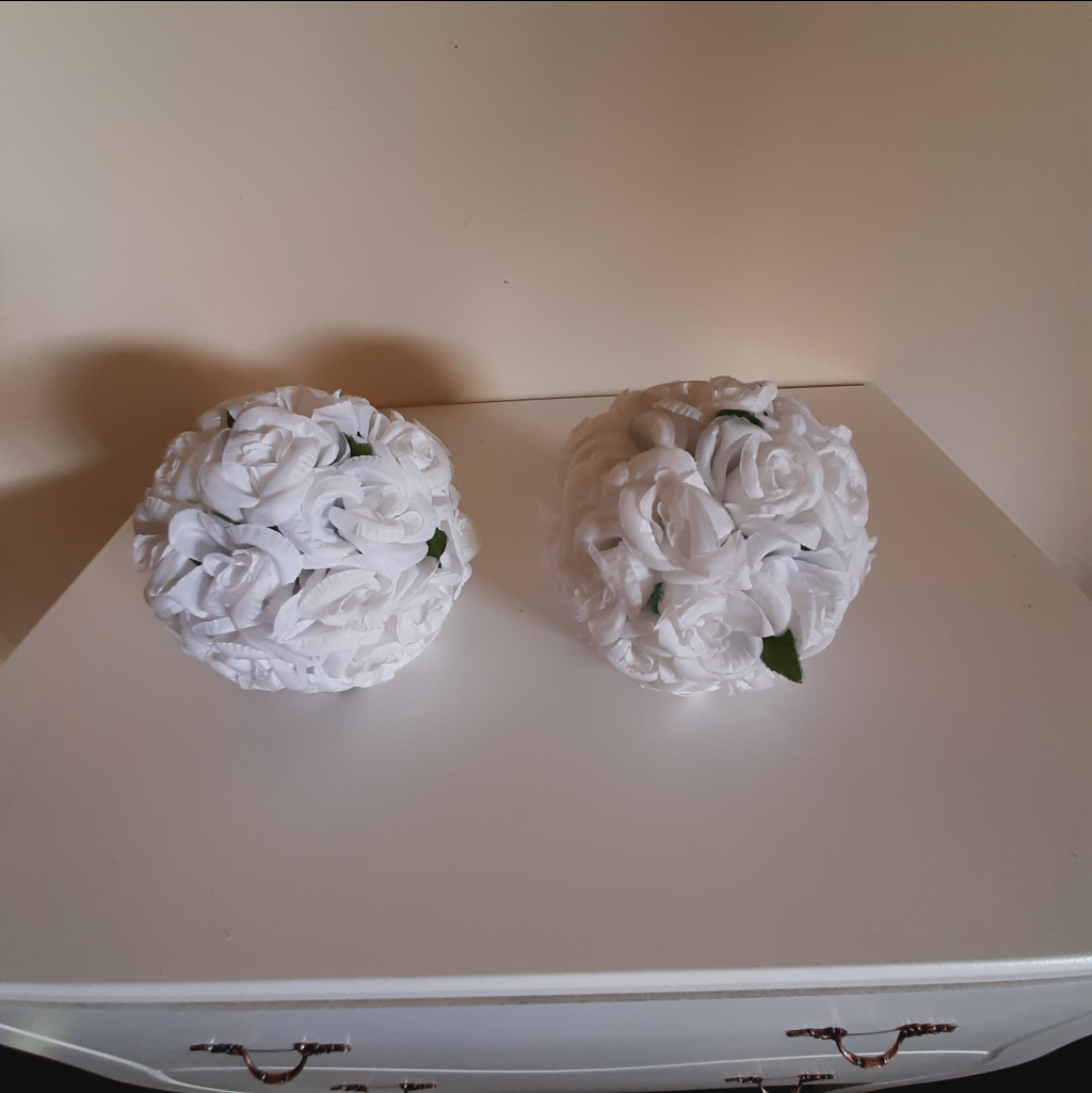 Buxinho Bola Flores Brancas - Maluhe decorações 
