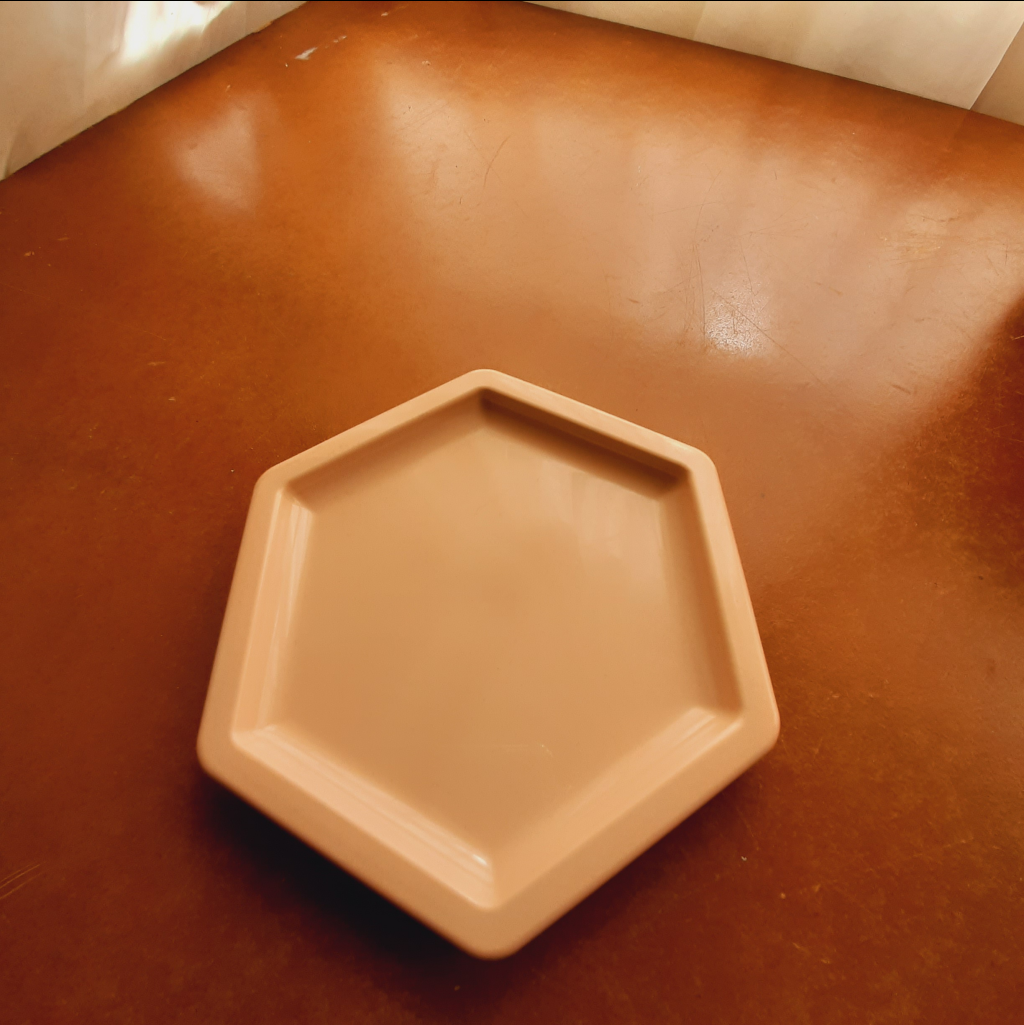 Bandeja Plástico Abs Sextavada 15Cm Bege - Maluhe decorações 