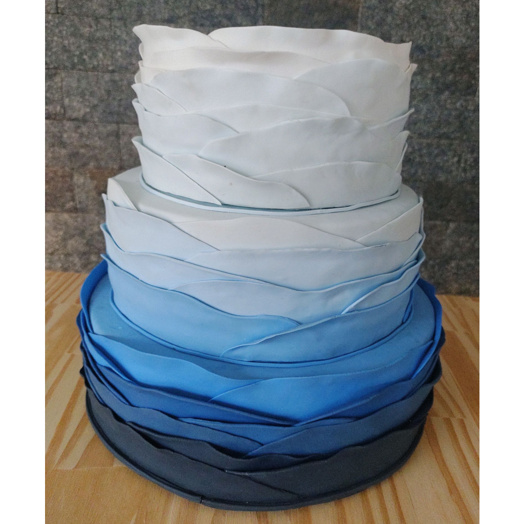 Bolo Biscuit Degradê Azul - Maluhe decorações 