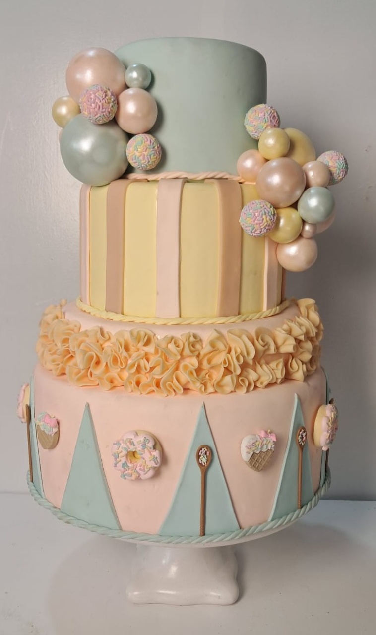 Bolo Fake de Doces - Stefane Sales 