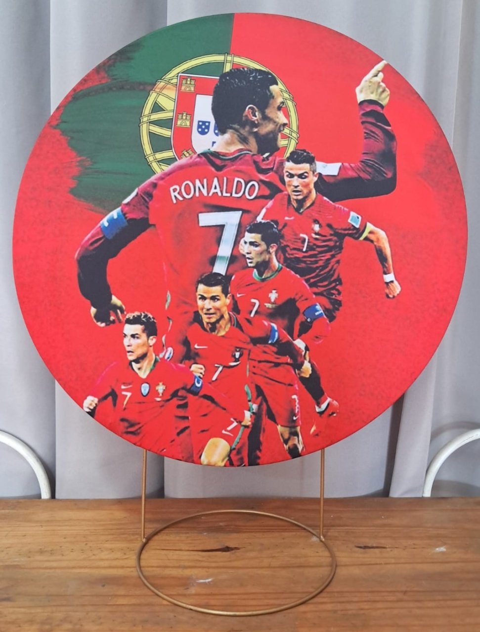 Painel de Mesa Cristiano Ronaldo Fundo Vermelho - Stefane Sales 