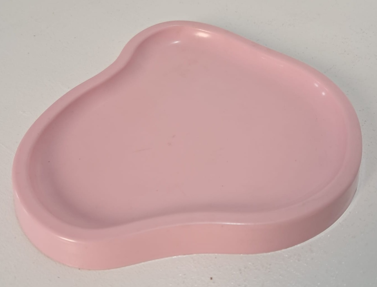 Bandeja Orgânica Rosa Candy de Plástico - Stefane Sales 