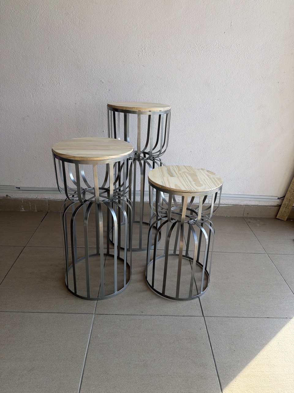 Trio de Mesas Ampulheta Prata - Stefane Sales 
