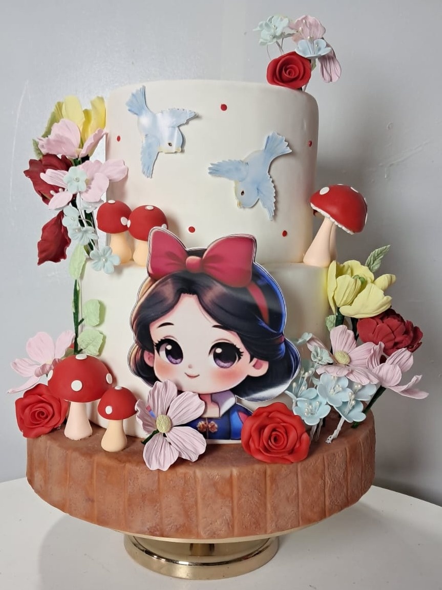 Bolo Fake da Branca de Neve - Stefane Sales 