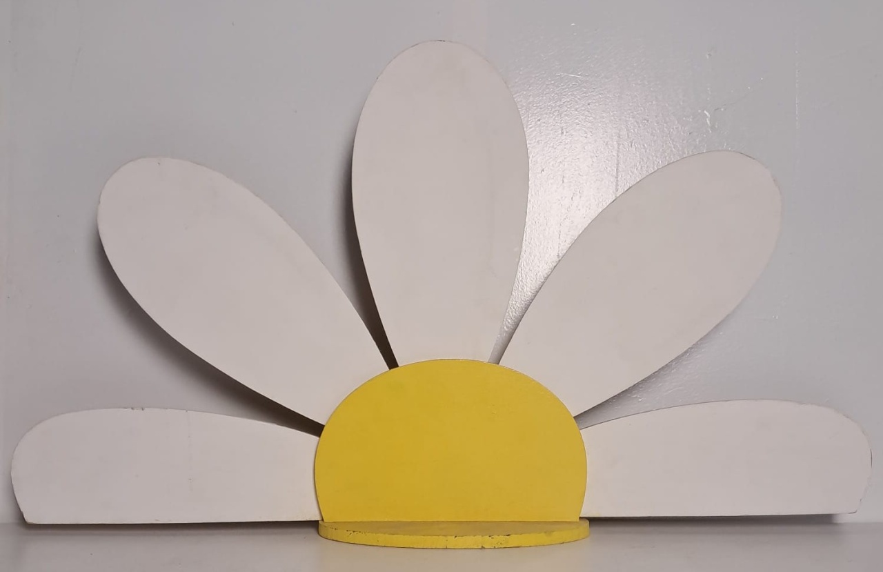 Display de Margarida de Mdf - Stefane Sales 