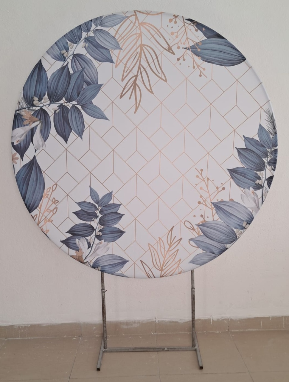 Painel Geométrico Dourado Com Folhas Azuis - Stefane Sales 