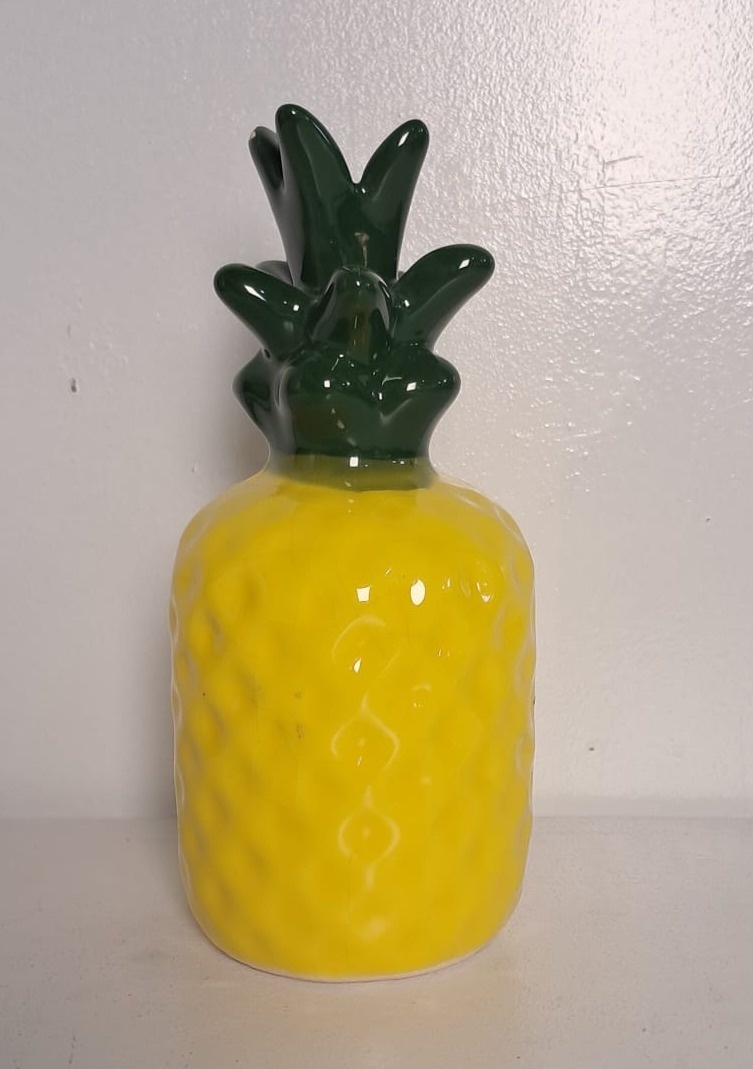 Abacaxi de Louça Amarelo - Stefane Sales 