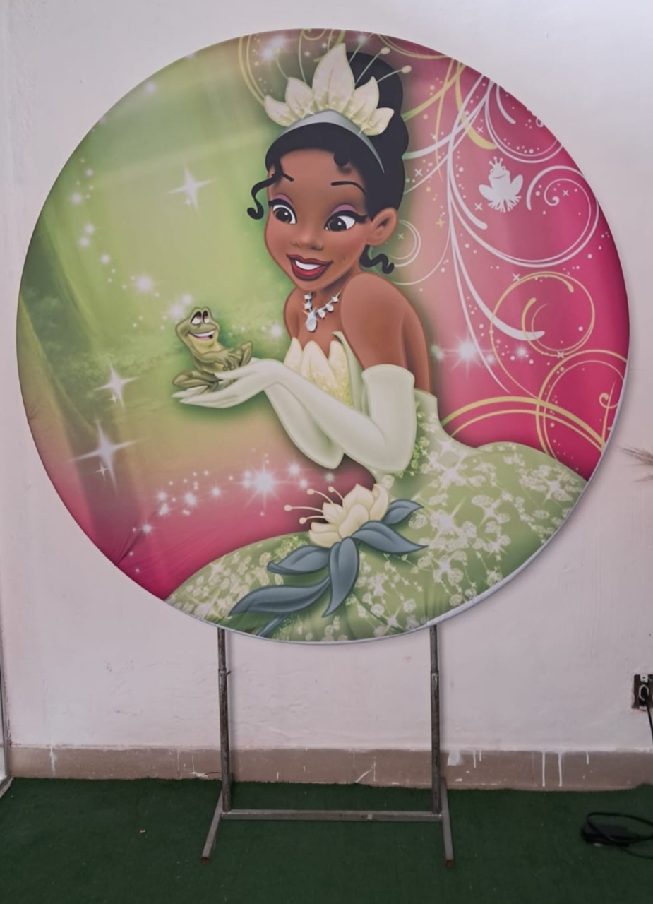 Painel A Princesa E O Sapo Rosa - Stefane Sales 