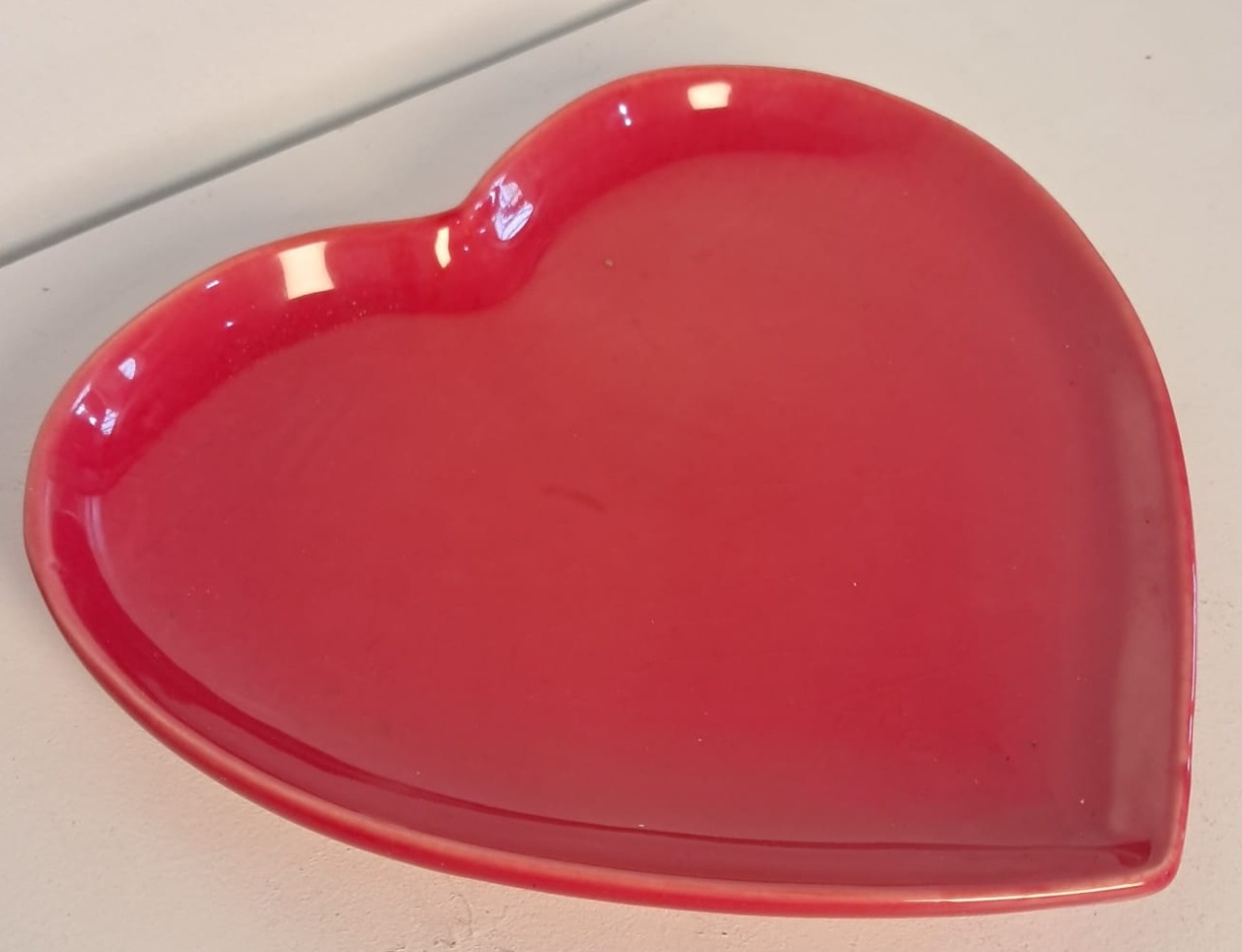 Bandeja de Coração Vermelho de Louça - Stefane Sales 