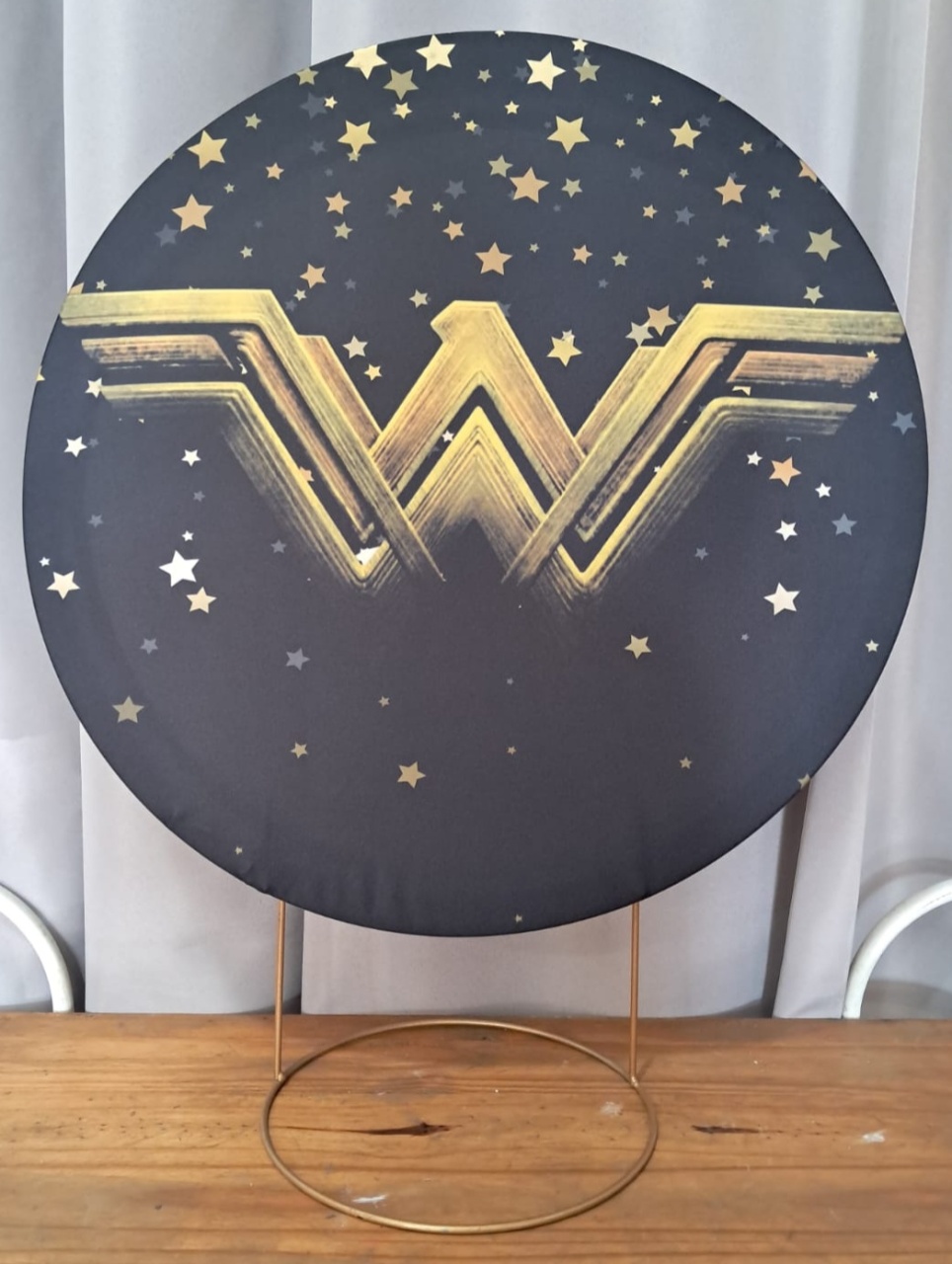 Painel de Mesa Símbolo Mulher Maravilha - Stefane Sales 