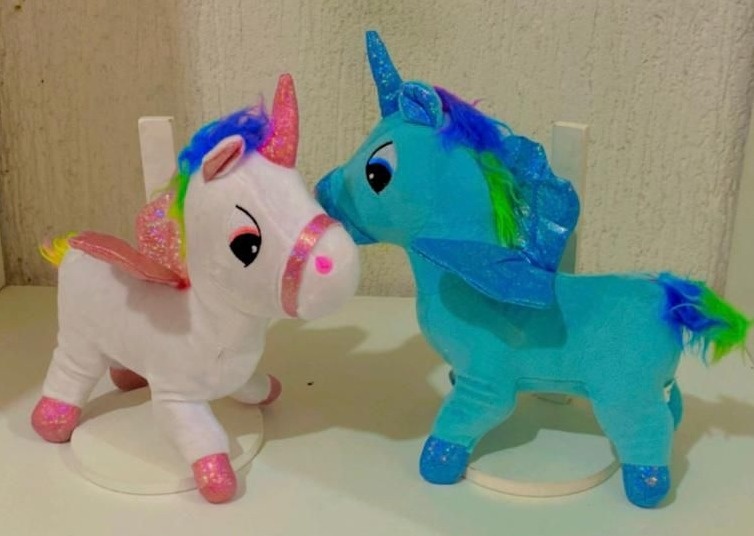 Unicórnios de Pelúcia - Stefane Sales 