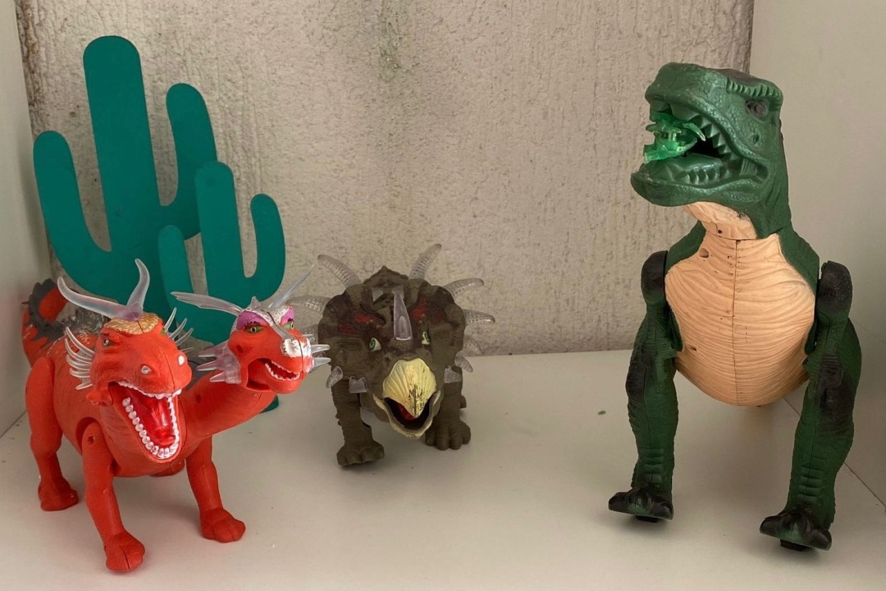 Kit de Dinossauros de Plástico - Stefane Sales 
