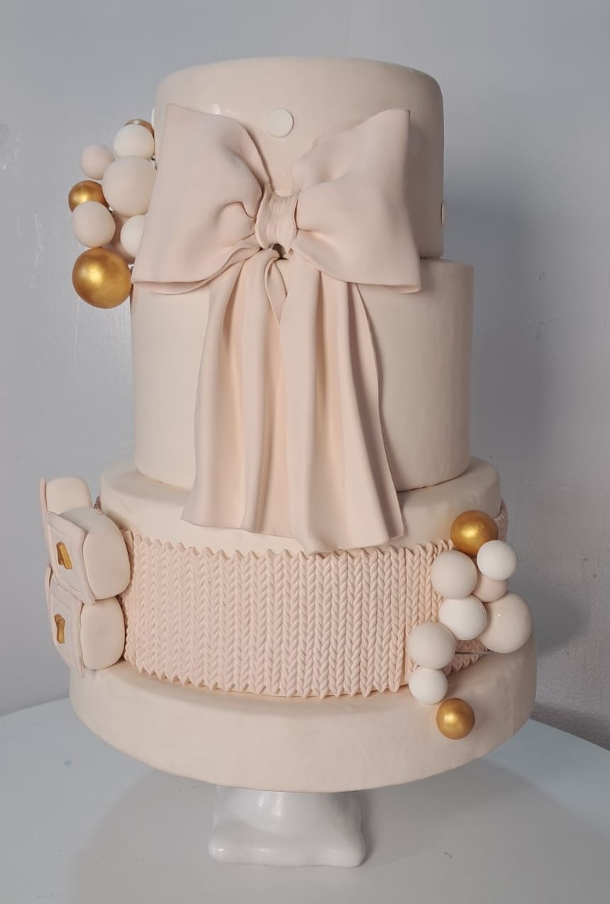 Bolo Fake de Laço Rosa Bebê E Dourado - Stefane Sales 