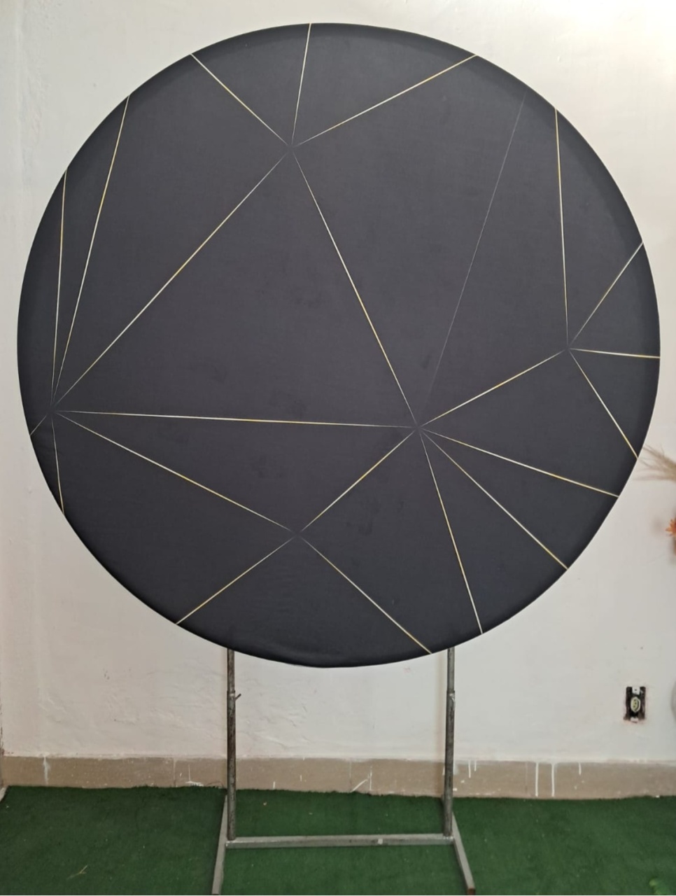 Painel Preto Geométrico Com Dourado - Stefane Sales 