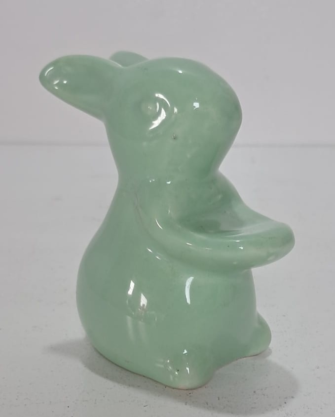Coelho Verde Candy de Louça Decorativo - Stefane Sales 