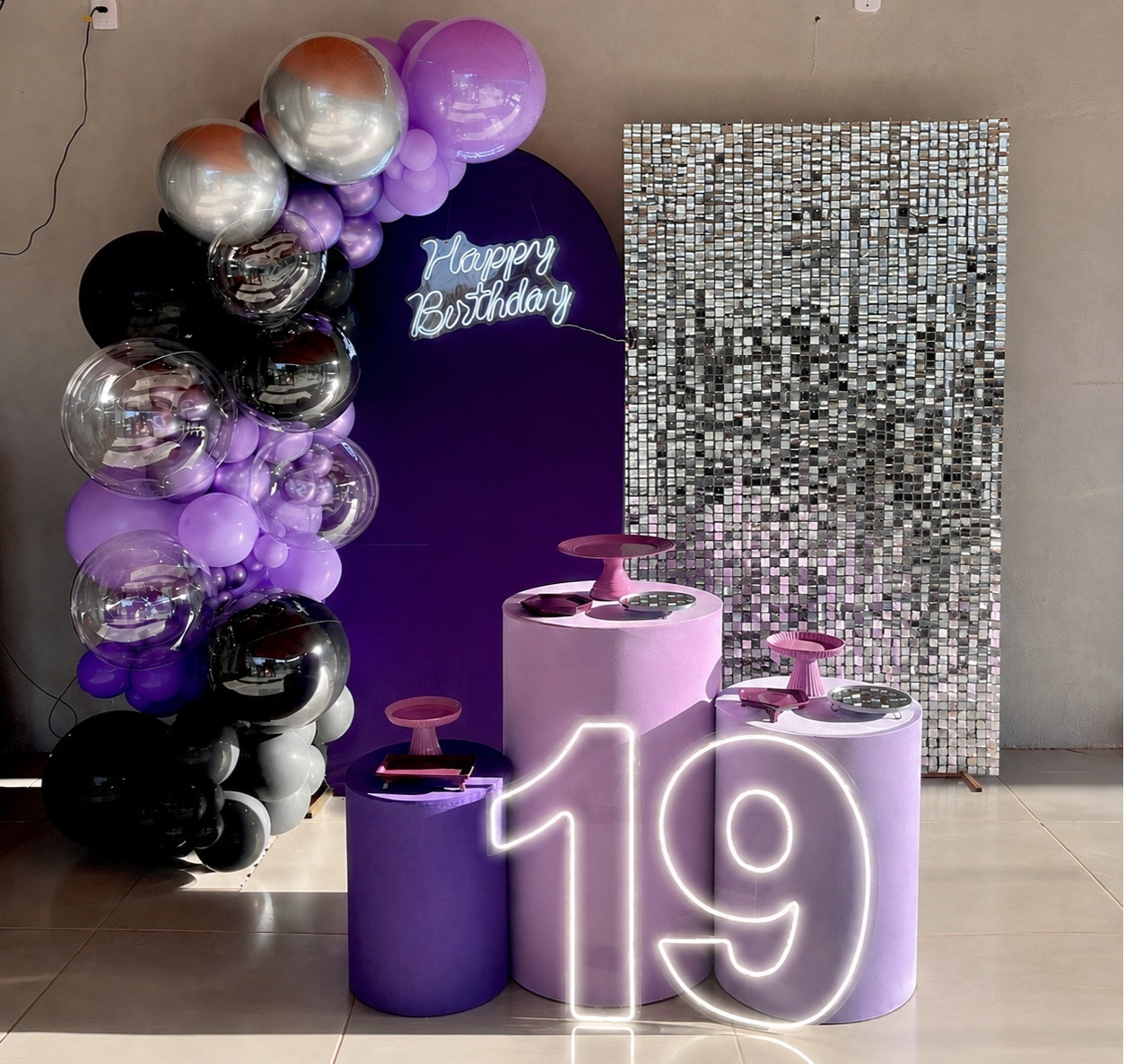 Decoração Com Balão - Roxo E Prata - Me Pegue Monte