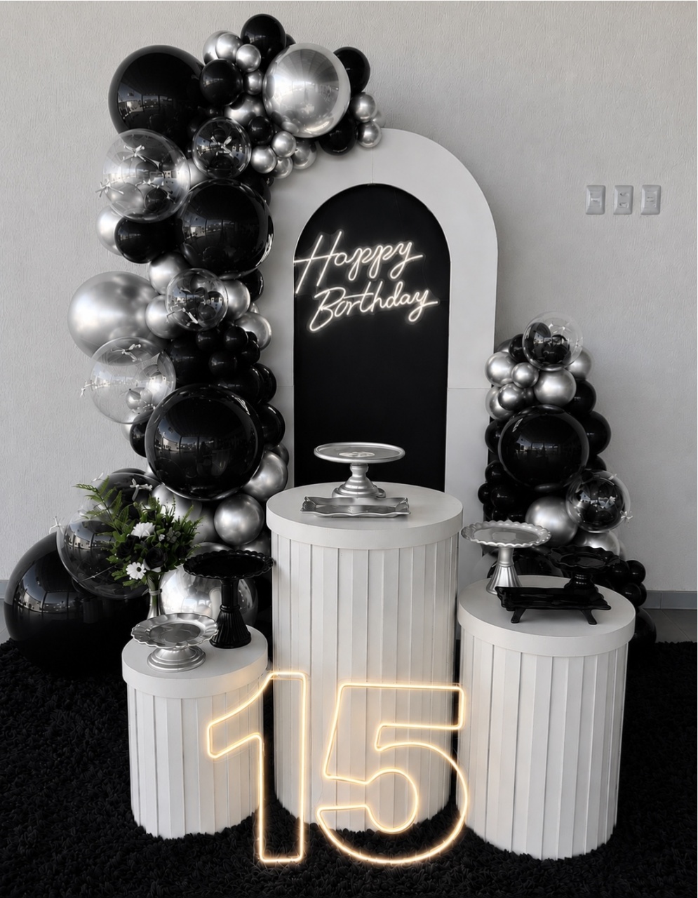 Decoração Com Balão - 15 Anos Preto E Prata - Me Pegue Monte