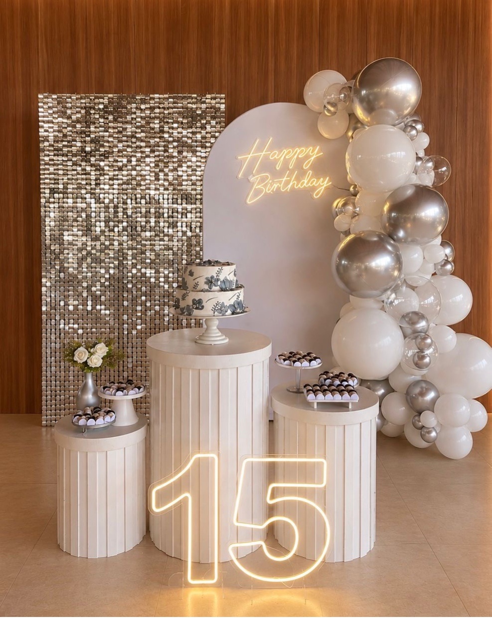Decoração Com Balão - Branco E Prata - Me Pegue Monte