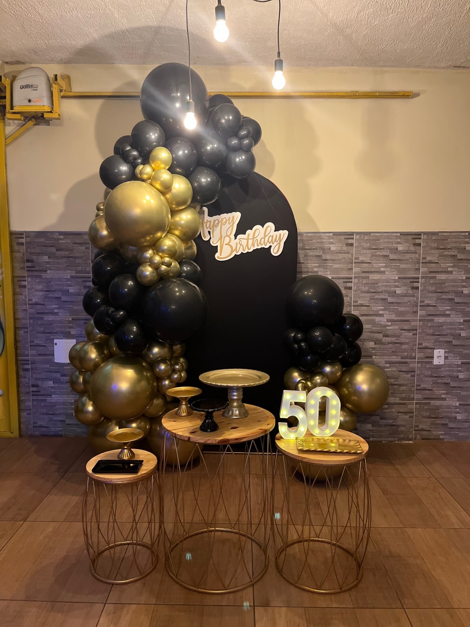 Decoração Preto E Dourado  - Me Pegue Monte
